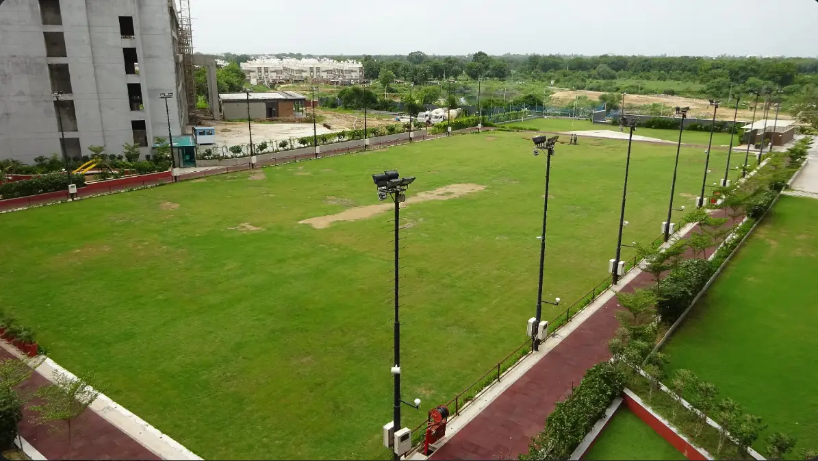 Outdoor Lawn 1